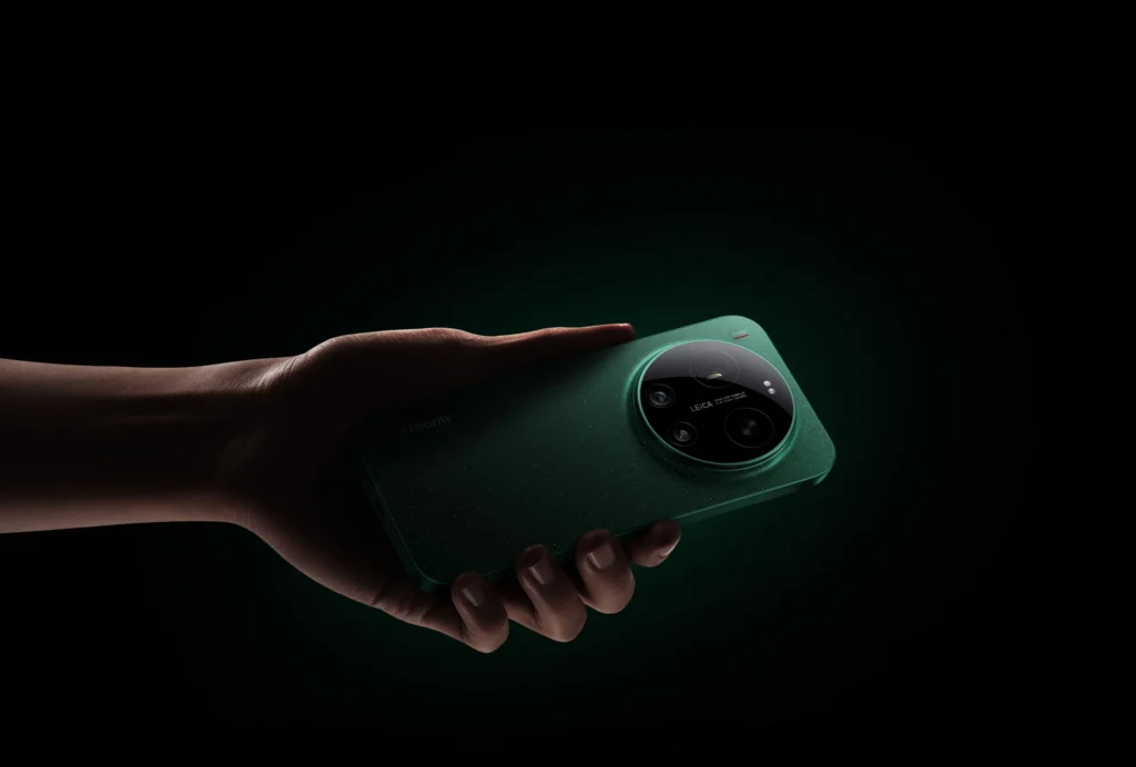 "التقاط الصور بالأوامر الصوتية".. سعر ومواصفات Xiaomi 17 Ultra بمعالج Snapdragon 8 Elite Gen 5.. هل يستحق الشراء؟